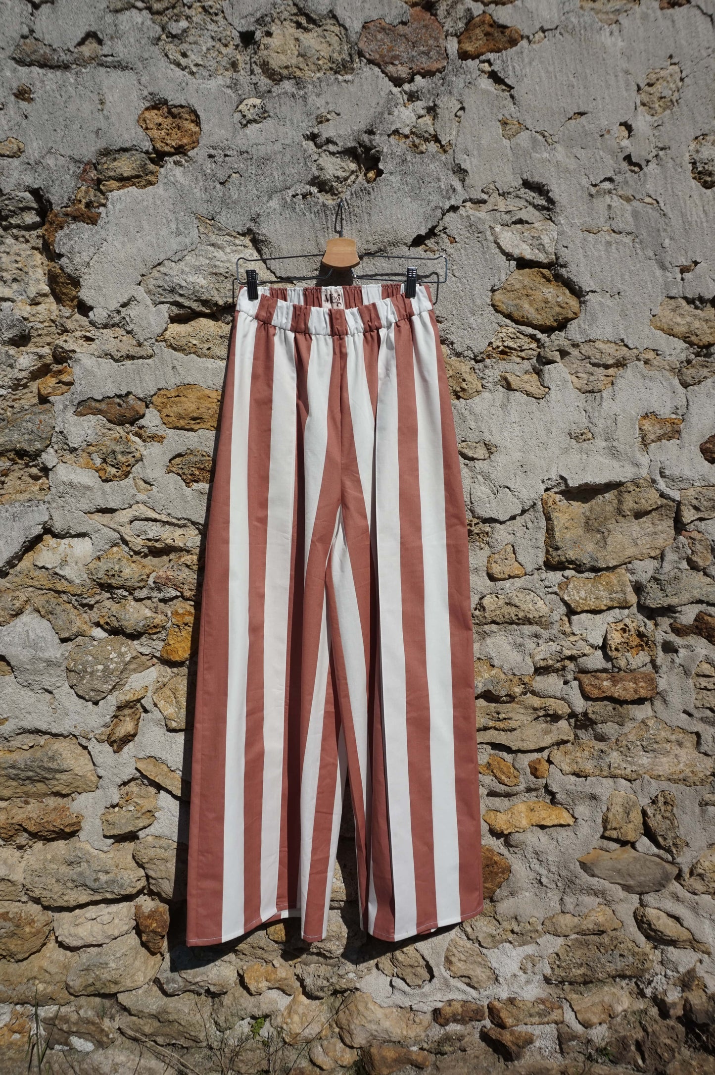 Pantalon rayé avec pli