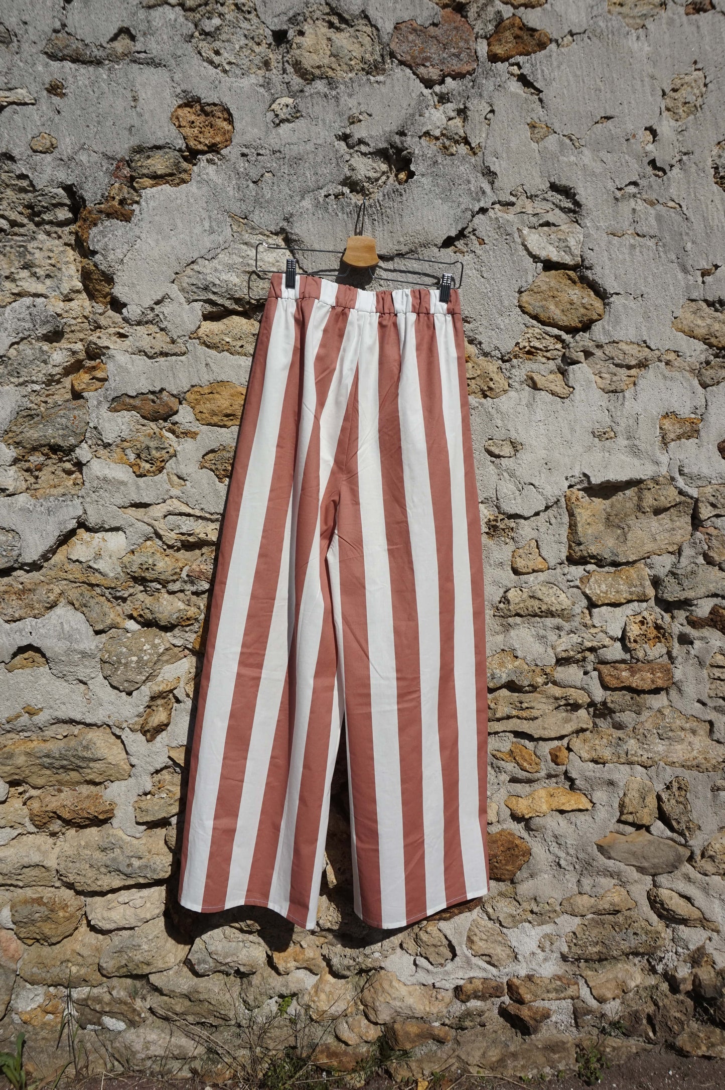 Pantalon rayé avec pli