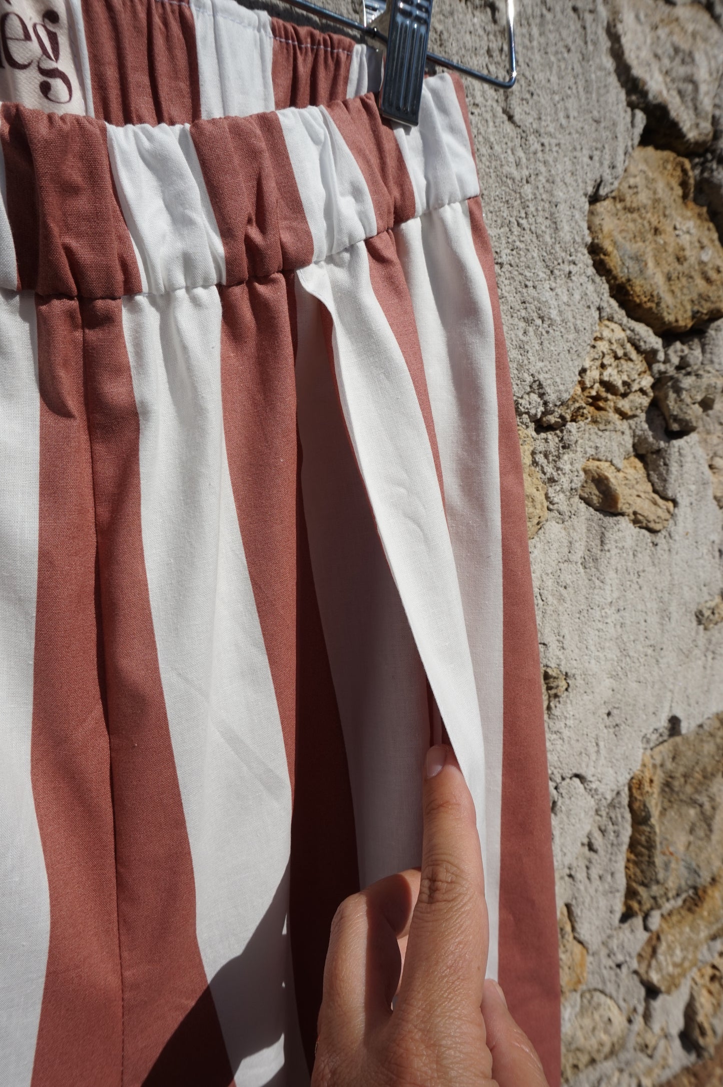 Pantalon rayé avec pli