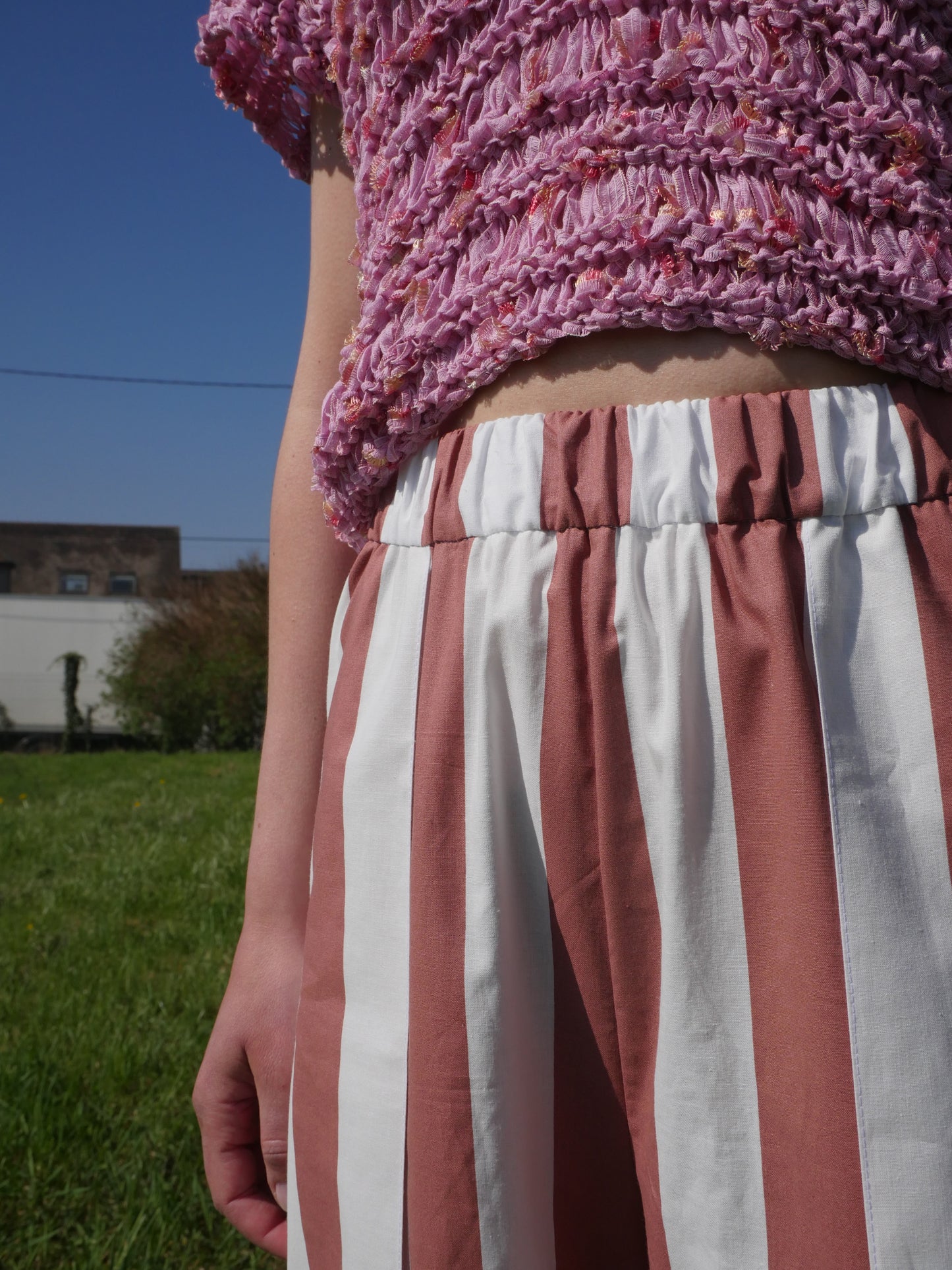 Pantalon rayé avec pli